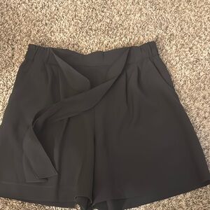 Lululemon Noir Short black size 12